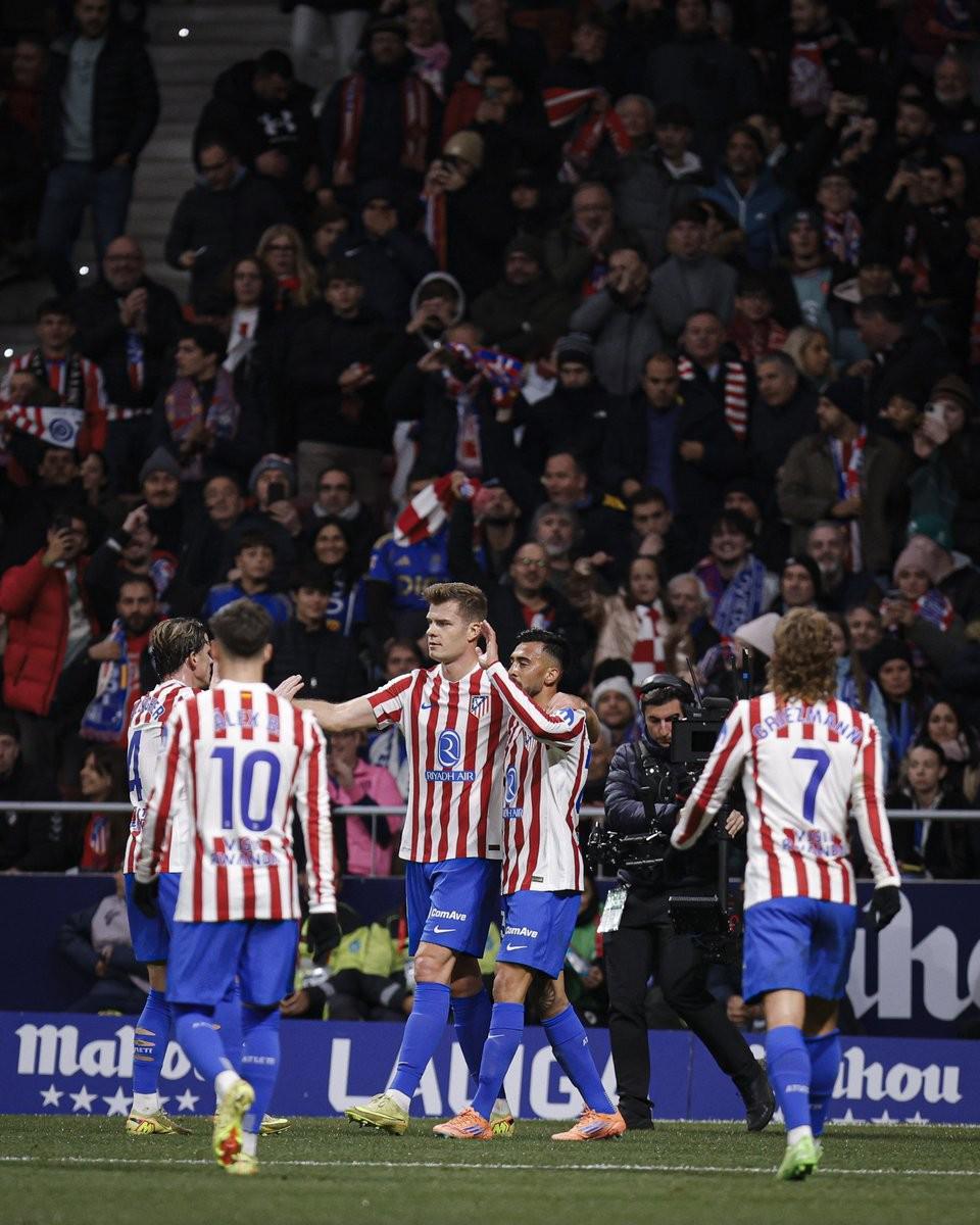 第10个亚军，申花上次拿到中国足球顶级联赛冠军还是30年前（申花第10次屈居亚军，上次顶级联赛封王已是30年前）