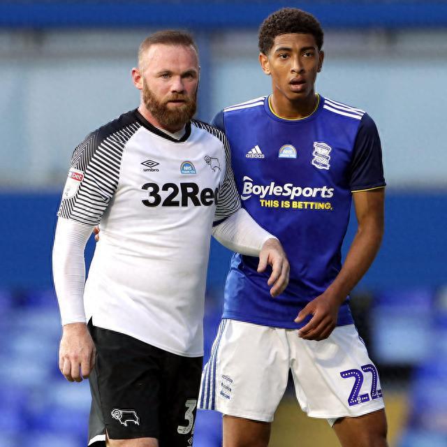 邮报：至少12家俱乐部想租梅努，但球员仍优先考虑那不勒斯（邮报：超12队有意租借梅努，球员首选仍是那不勒斯）