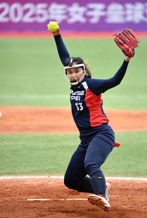 TA：桑切斯最近在逐渐进步，他已成为英超最可靠的门将之一（TA：桑切斯状态稳步提升，已跻身英超最可靠门将行列）