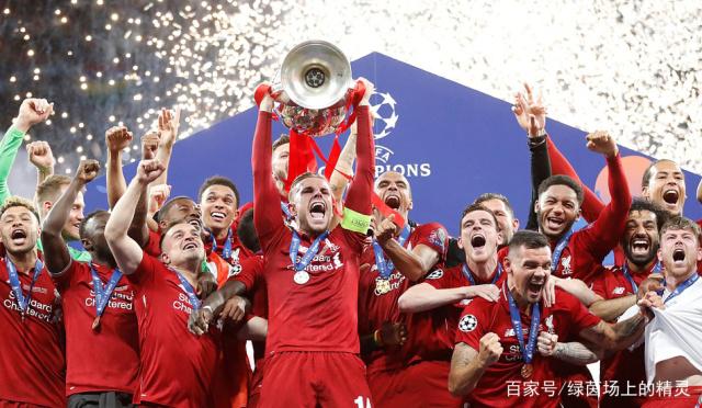 记者：弗拉霍维奇遭佛罗伦萨球迷种族歧视侮辱，导致比赛中断（弗拉霍维奇遭佛罗伦萨球迷种族歧视，比赛一度中断）