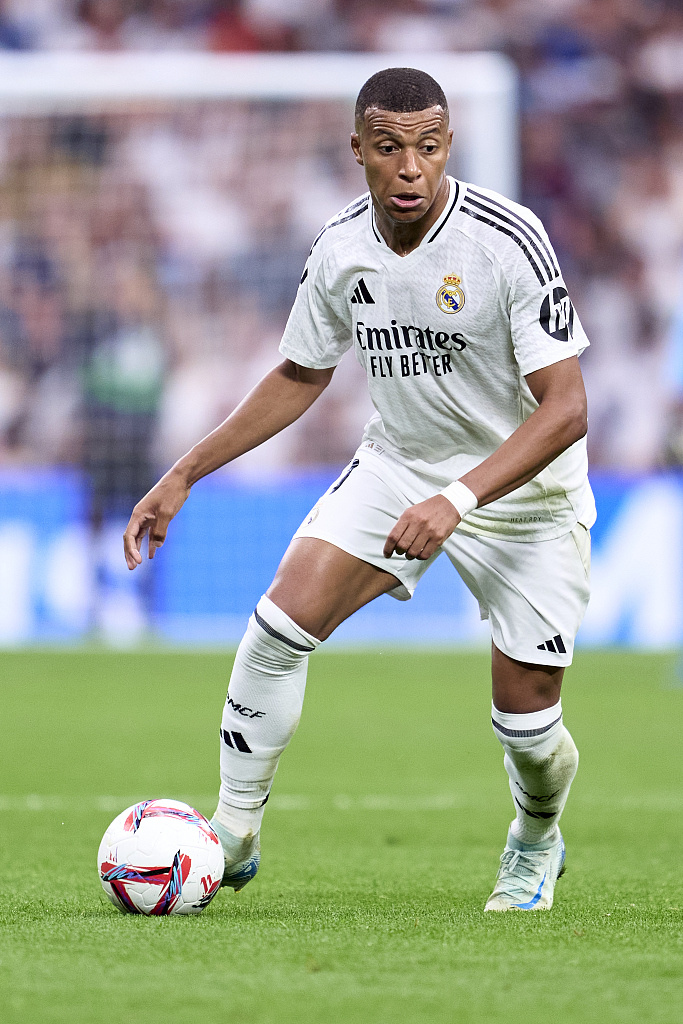 枯坐90分钟 33岁萨拉赫暗示离队 炮轰斯洛特：背信弃义一脚踹开我（枯坐全场90分钟！33岁萨拉赫疑似寻求离队 怒斥斯洛特：出尔反尔把我踢开）