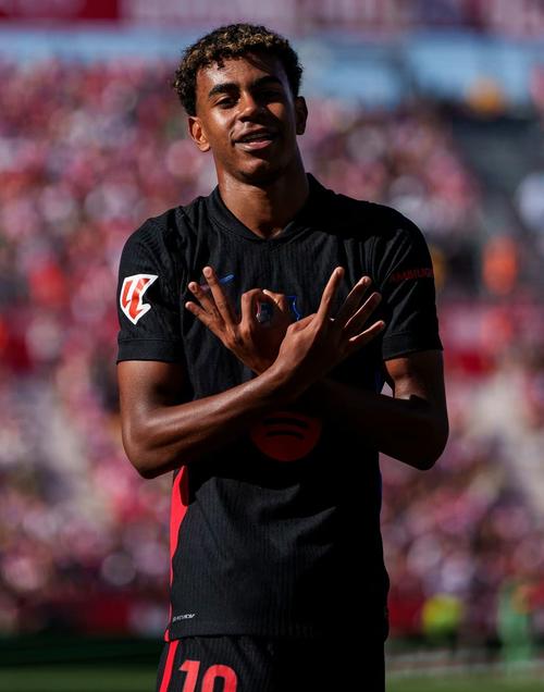 英超第14轮： 范戴克失误致丢球维尔茨造乌龙 利物浦1-1桑德兰（英超第14轮：范戴克失误送礼、维尔茨逼出乌龙，利物浦1-1战平桑德兰）