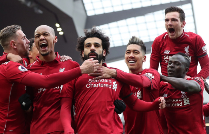 巴塞罗那迎战特内里费：女子足球联赛的巅峰对决（女足联赛焦点之战：巴塞罗那对决特内里费）