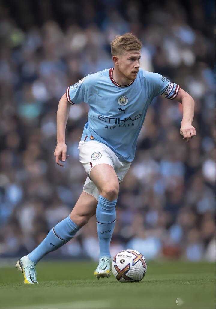 足球中超新外援亮相，身体对抗惊人（中超新外援首秀，身体对抗能力惊艳）