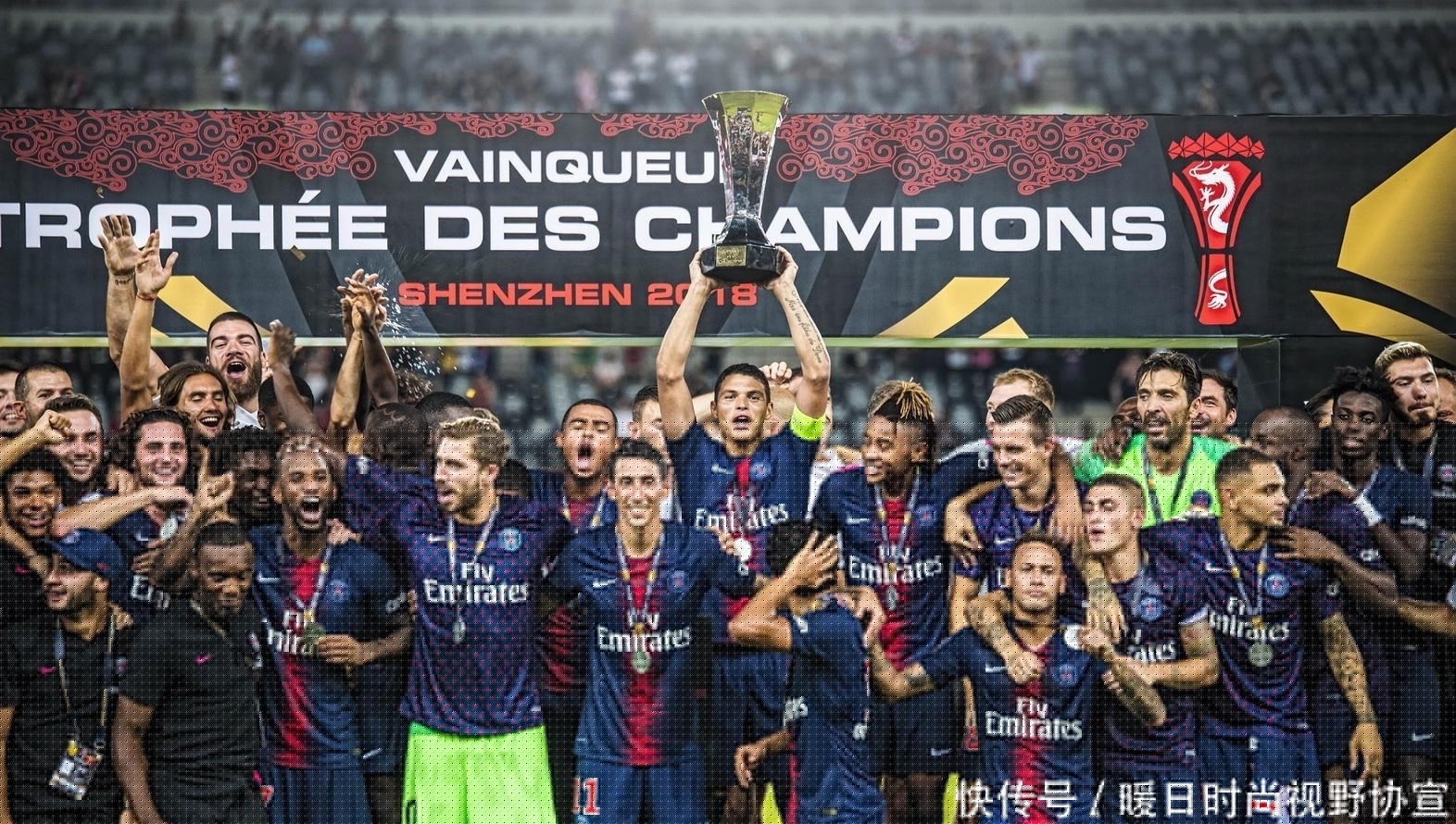 德天空：小腿肌肉受伤的伯卡特至少会缺席12月的比赛（德天空：伯卡特小腿肌肉受伤，至少无缘整个12月的比赛）