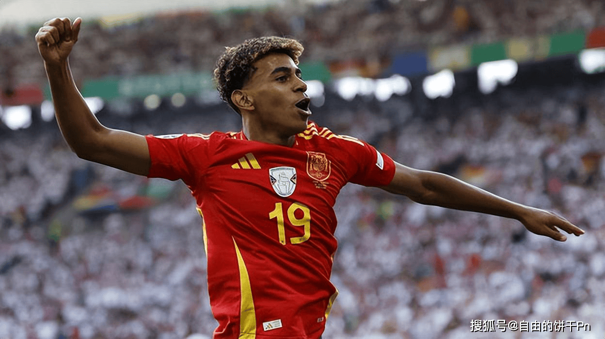 上海市政府向海港赠送冠军贺礼：木雕雄鹰和冠军奖杯刺绣（上海市政府为海港献上冠军贺礼：木雕雄鹰与冠军奖杯刺绣）